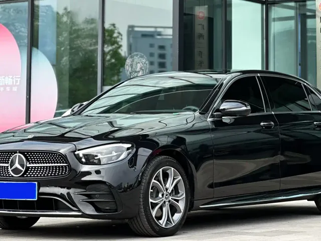 Mercedes-Benz E-Class — Фото автомобиля 3