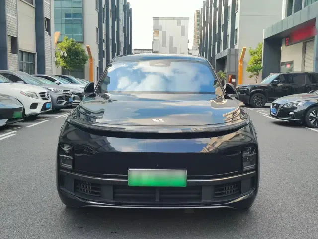 Li Auto L8 — Фото автомобиля 2