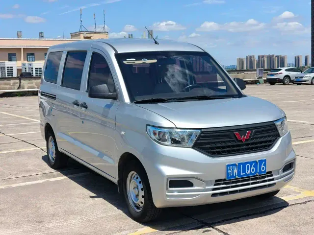 Wuling Hongguang V — Фото автомобиля 2