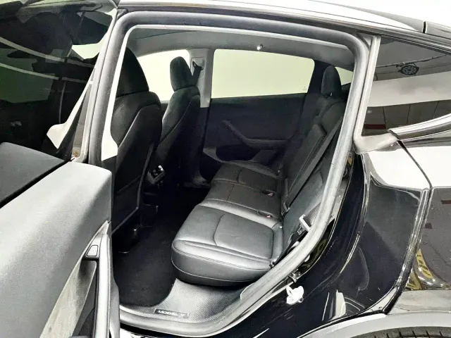 Tesla Model Y — Фото автомобиля 10