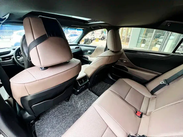 Lexus ES — Фото автомобиля 10