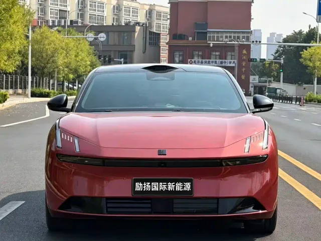 Lynk & Co Z10 — Фото автомобиля 2