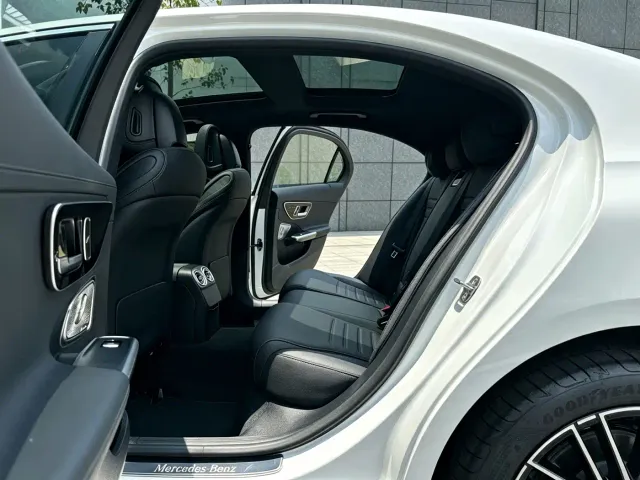 Mercedes-Benz C-Class — Фото автомобиля 11