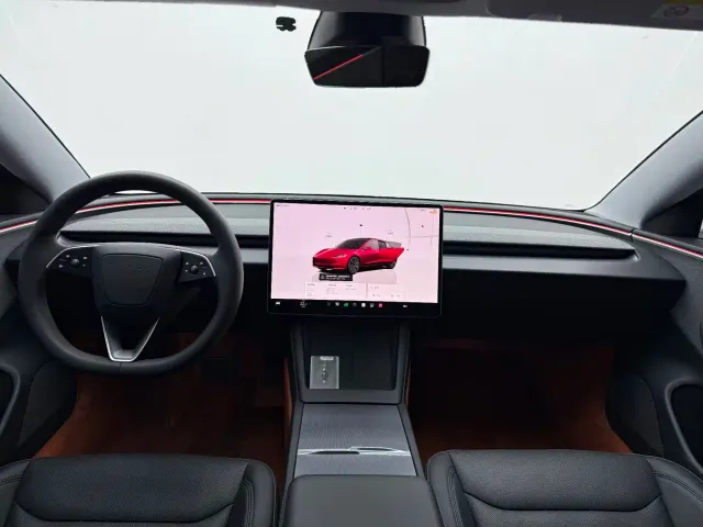 Tesla Model 3 — Фото автомобиля 11