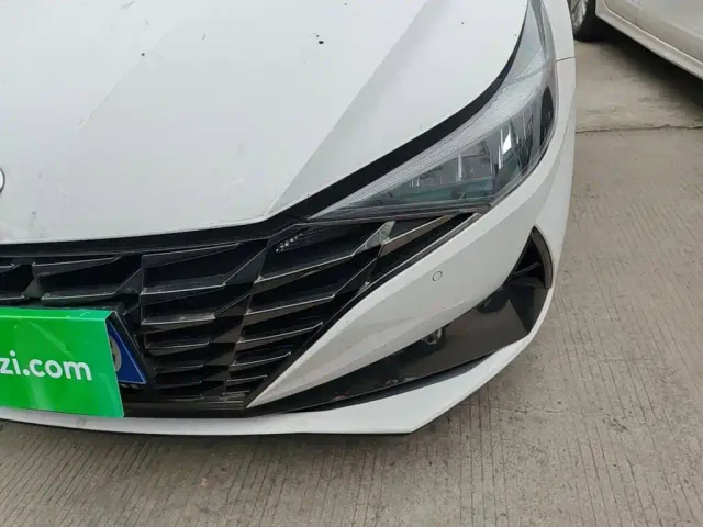 Hyundai Elantra — Фото автомобиля 23