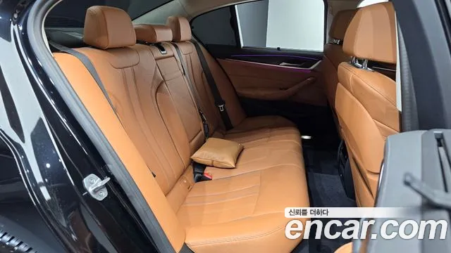BMW 5 Series G30 — Фото автомобиля 17