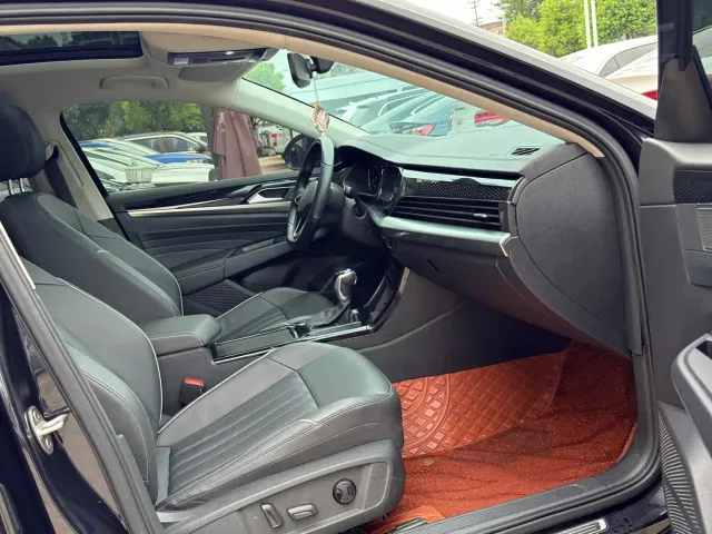 Volkswagen Passat — Фото автомобиля 10