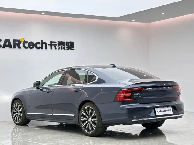 Volvo S90 — Фото автомобиля 3