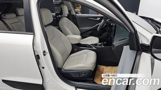 Kia Niro The All New Niro Signature — Фото автомобиля 12