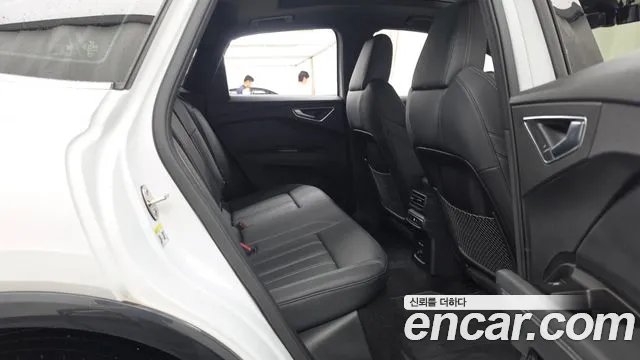 Audi Q4 e-tron — Фото автомобиля 12