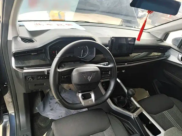 Wuling Jiachen — Фото автомобиля 9