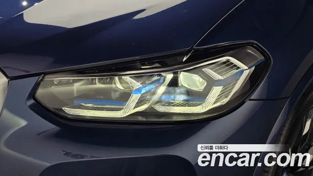 BMW iX3 — Фото автомобиля 19