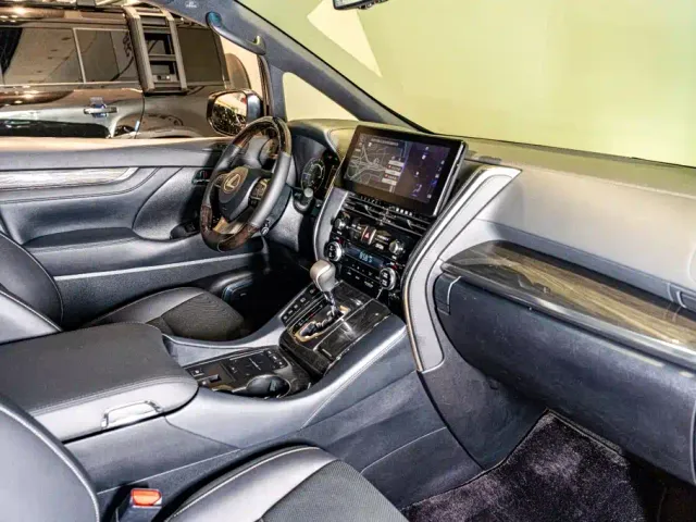 Lexus LM — Фото автомобиля 9