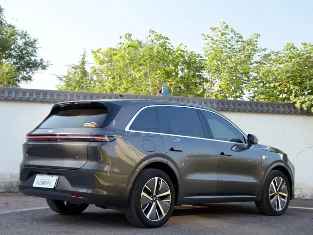 Li Auto L6 — Фото автомобиля 12