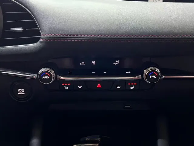 Mazda Axela — Фото автомобиля 11