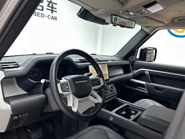 Land Rover Defender — Фото автомобиля 9