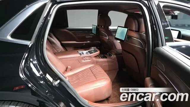 Genesis G90 Бензин 3.5 Turbo e-S/C AWD — Фото автомобиля 12