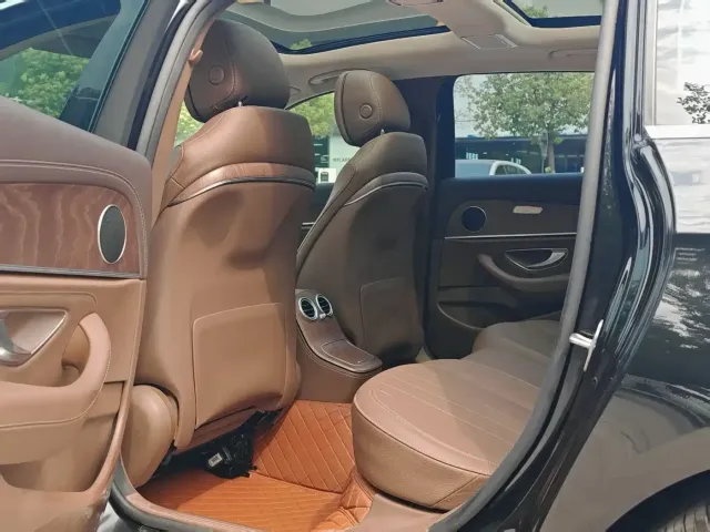 Mercedes-Benz E-Class — Фото автомобиля 7