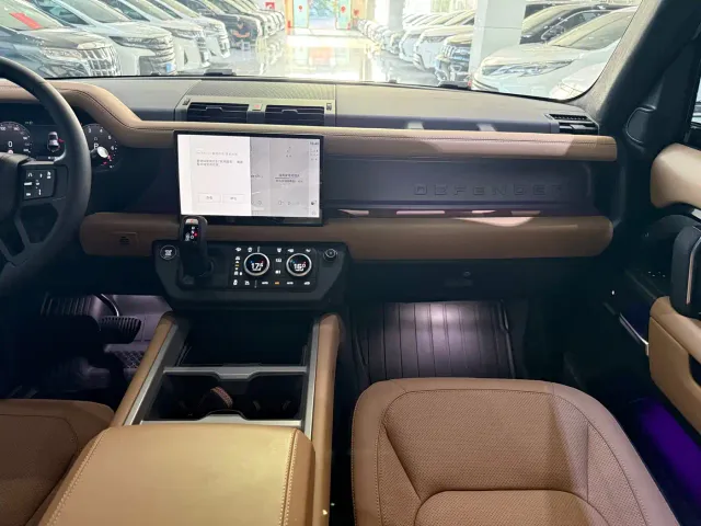 Land Rover Defender — Фото автомобиля 15