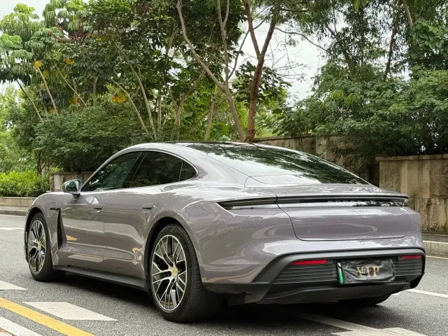 Porsche Taycan — Фото автомобиля 28
