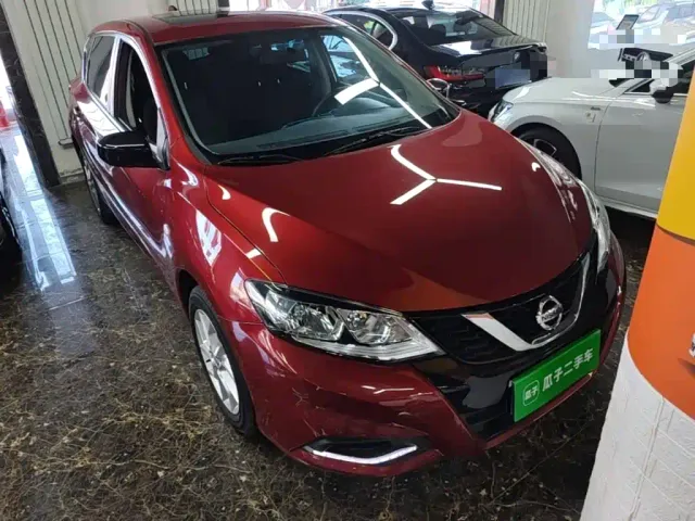 Nissan Tiida — Фото автомобиля 3