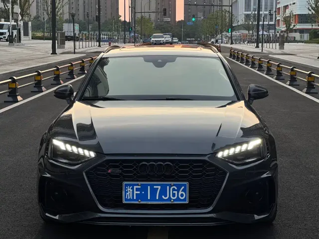 Audi RS 4 — Фото автомобиля 2