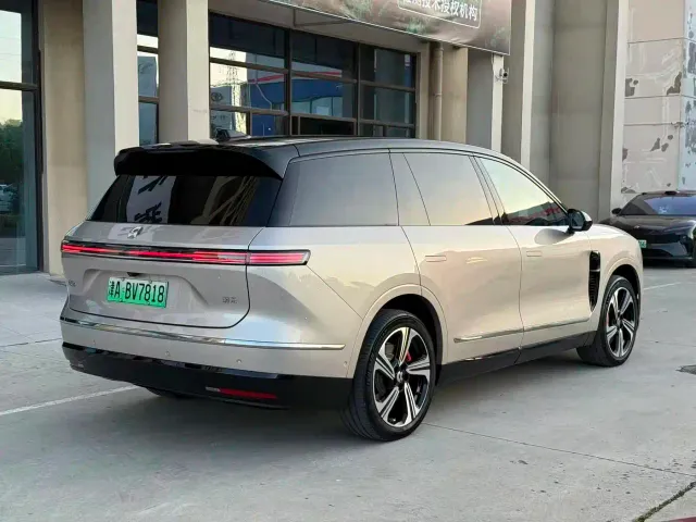 Nio ES8 — Фото автомобиля 16