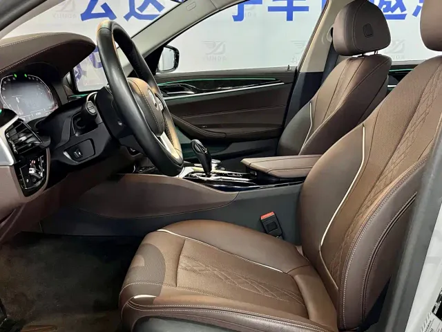 BMW 5 Series — Фото автомобиля 10