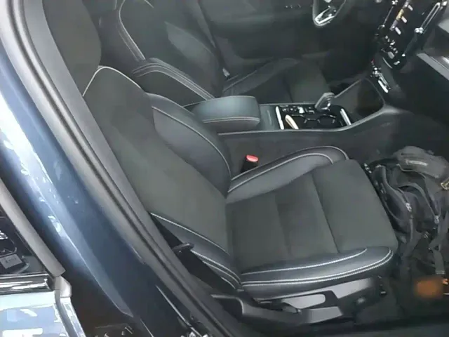 Volvo XC40 — Фото автомобиля 24