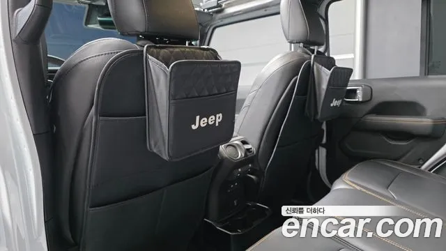 Jeep Wrangler JL — Фото автомобиля 19