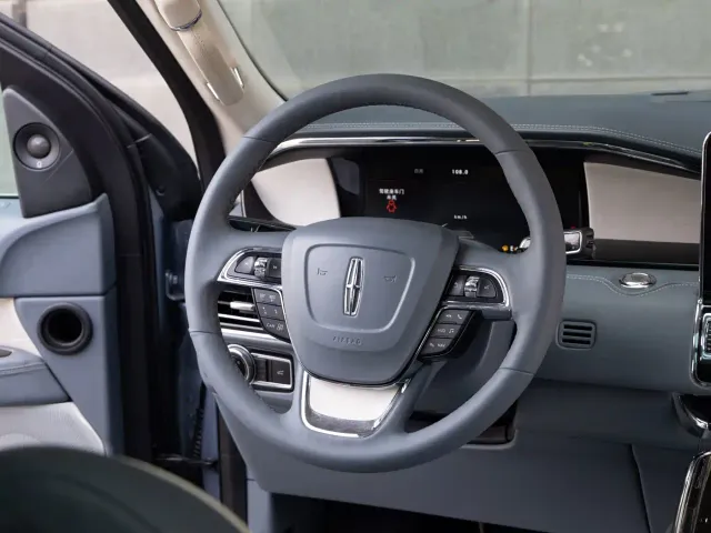 Lincoln Navigator — Фото автомобиля 8