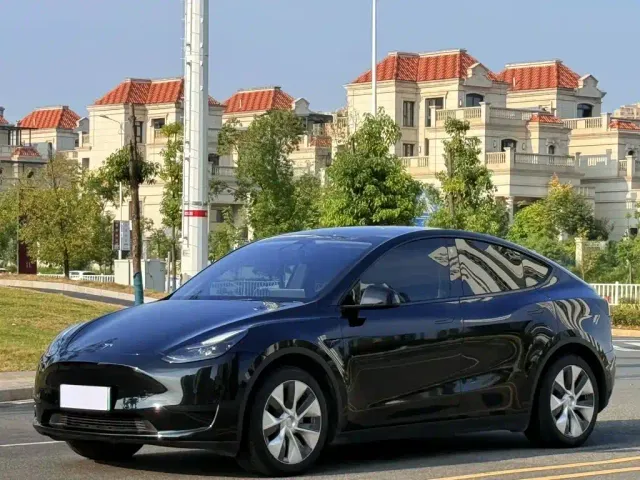 Фотография автомобиля — Tesla Model Y