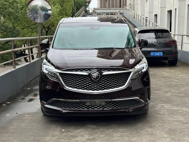 Buick GL8 — Фото автомобиля 2