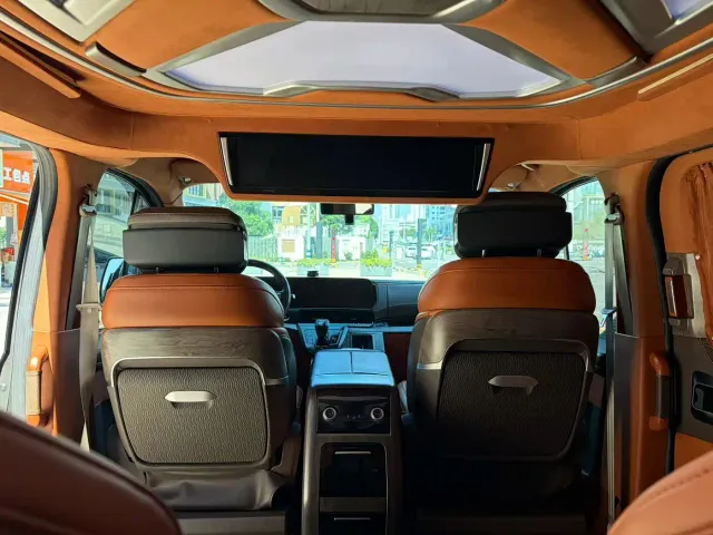 Ford Tourneo 2023 Model 2.0T Auto Premium Edition — Фото автомобиля 9
