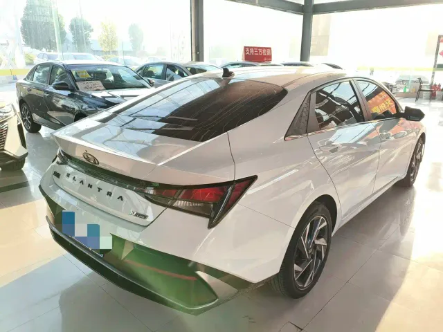 Hyundai Elantra — Фото автомобиля 4