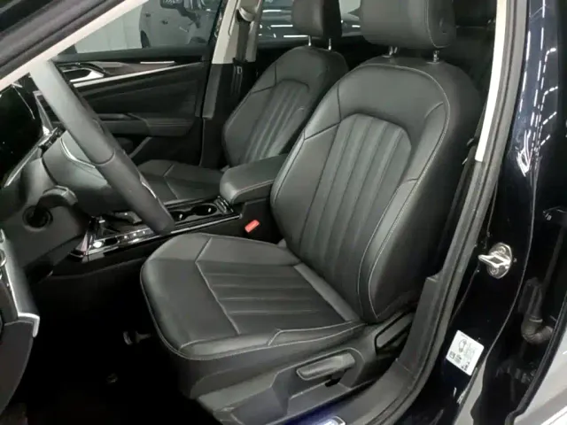 Volkswagen Passat — Фото автомобиля 14