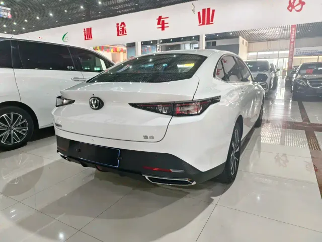 Changan Eado — Фото автомобиля 5