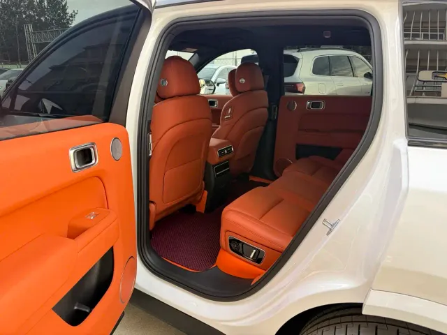Li Auto L7 — Фото автомобиля 10