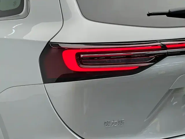 Aito M7 — Фото автомобиля 12