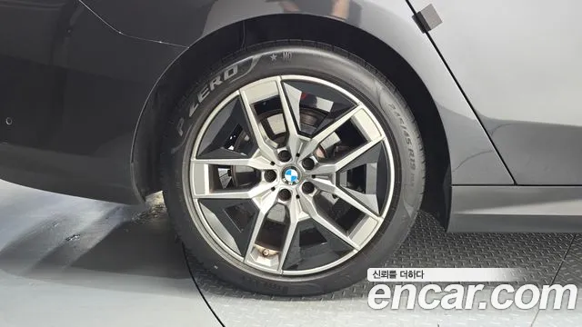 BMW 5 Series G60 — Фото автомобиля 5