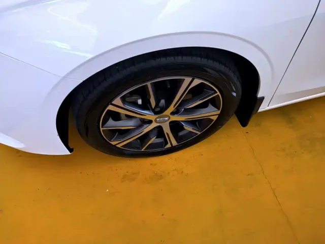 Geely Emgrand — Фото автомобиля 22