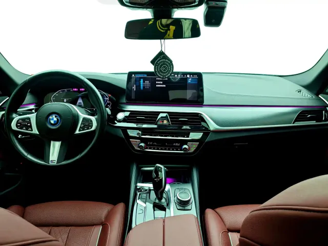 BMW 5 Series — Фото автомобиля 8