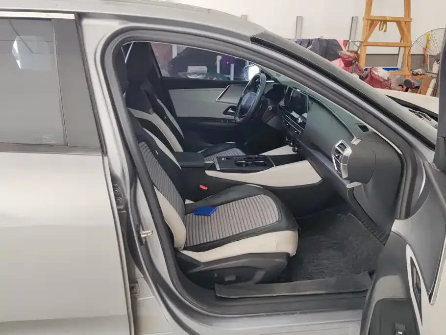 Citroën Versailles C5 X 2024 1.6T Enjoy Extraordinary — Фото автомобиля 8