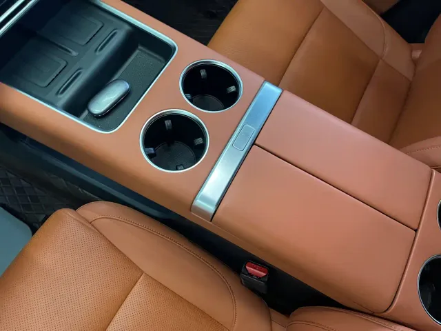 Li Auto L8 — Фото автомобиля 16
