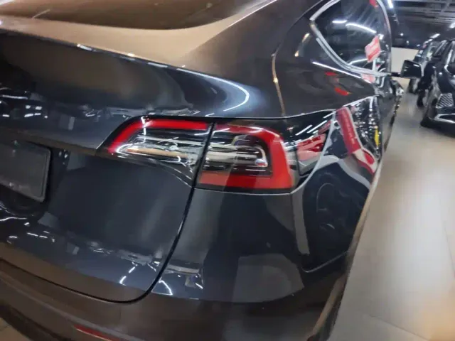 Tesla Model Y — Фото автомобиля 7