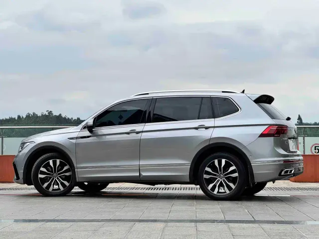 Volkswagen Tiguan L — Фото автомобиля 12