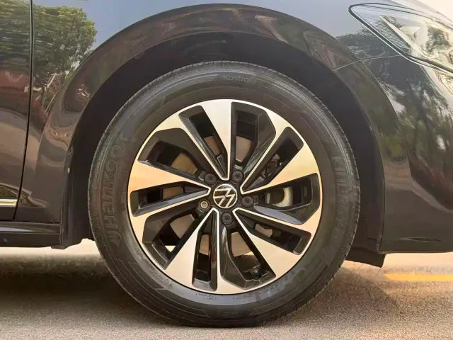 Volkswagen Passat — Фото автомобиля 5