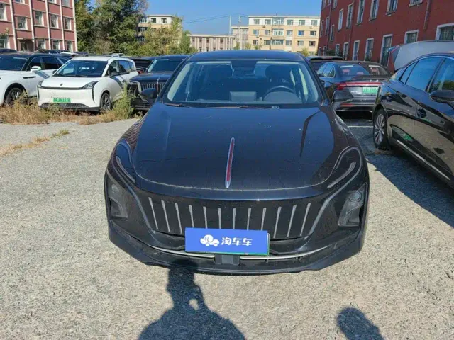 Hongqi E-QM5 — Фото автомобиля 2