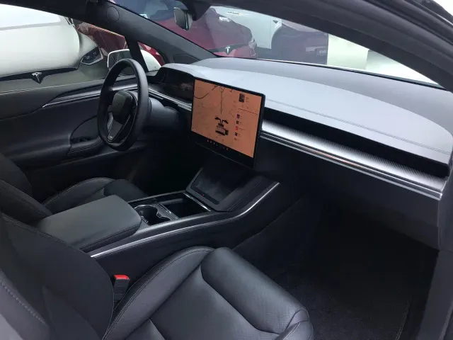 Tesla Model X — Фото автомобиля 12