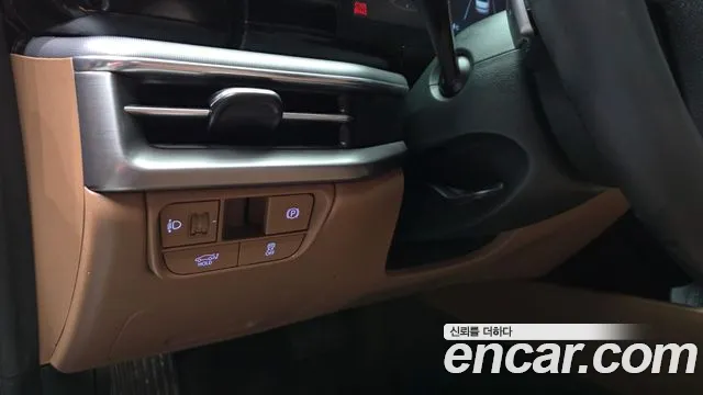 Hyundai Grandeur Grandeur (GN7) 2.5 Бензин 2WD — Фото автомобиля 17